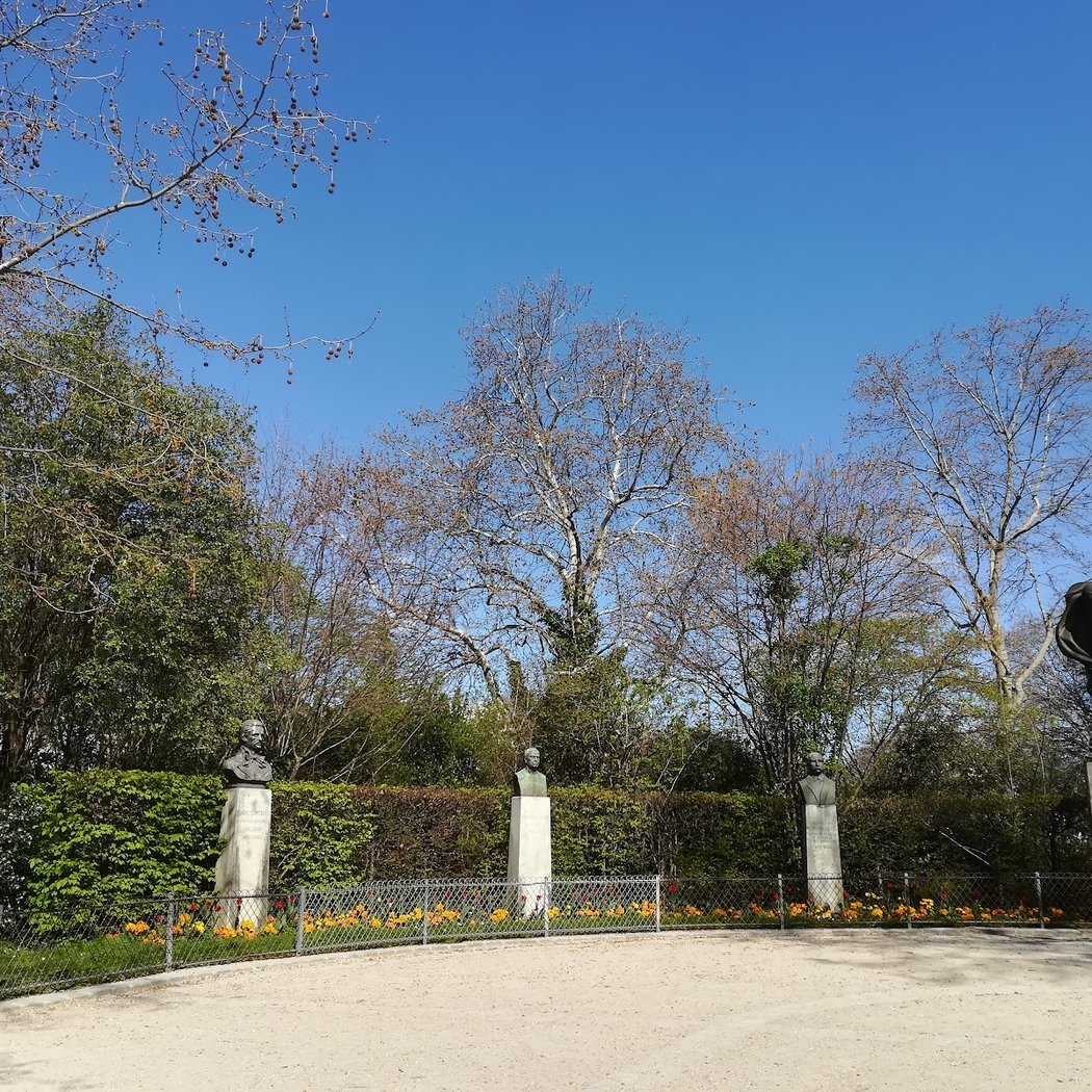 square de l'Amérique-Latine 1